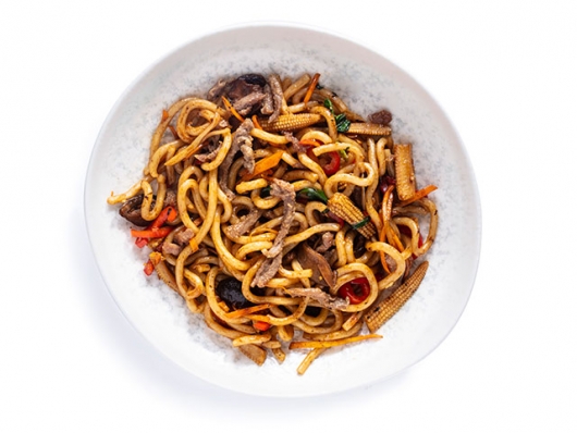  Udon me Mish Viçi dhe Salcë të Hudhrës zezë 